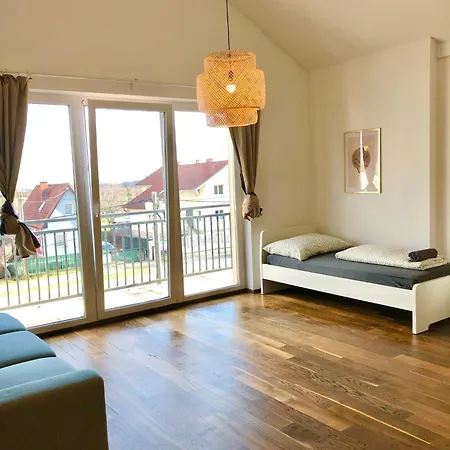 Spacious With Balcony & Free Parking דירה